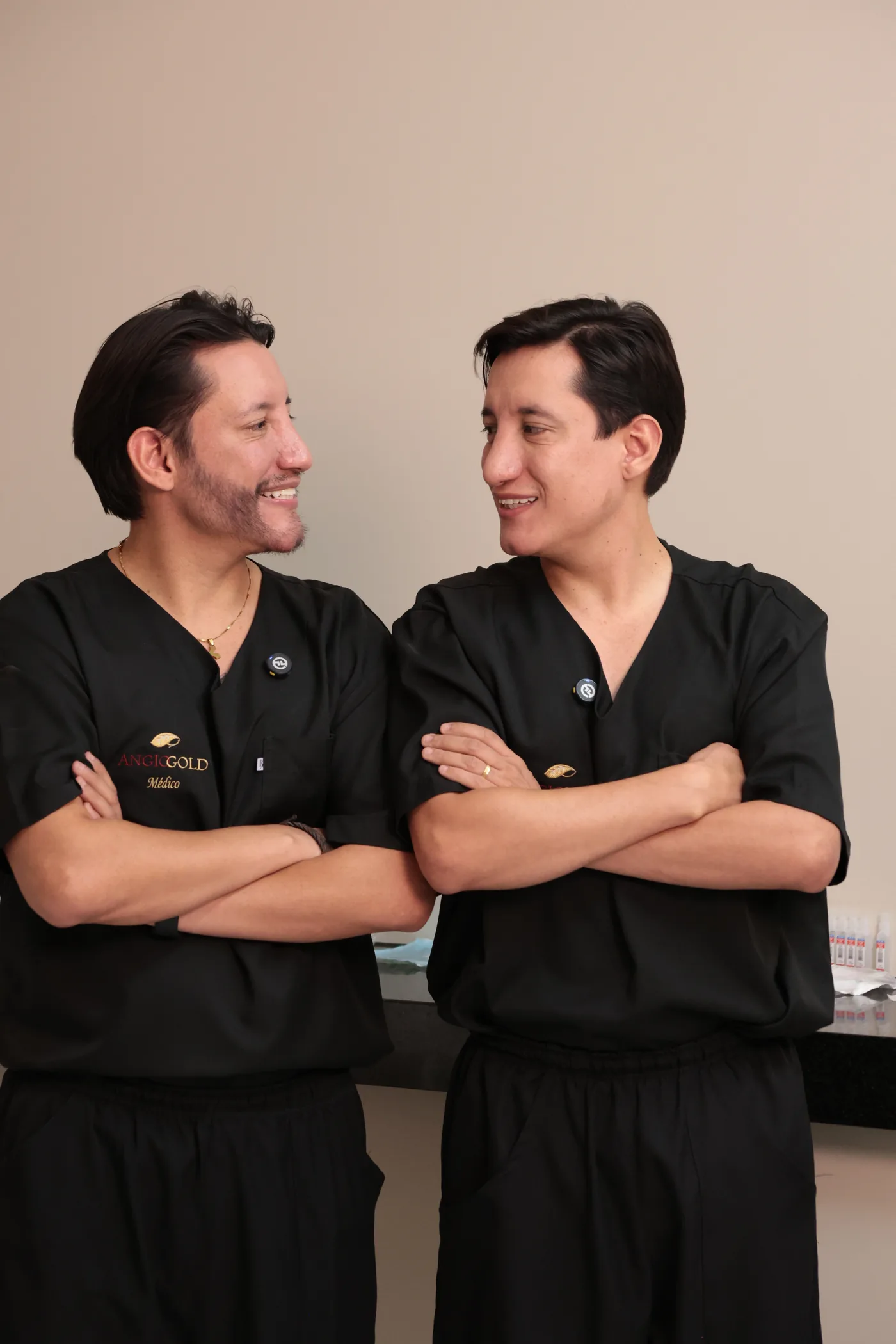 Dr. Sérgio Torrico e Dr. Diego Torrico no Instituto AngioGold